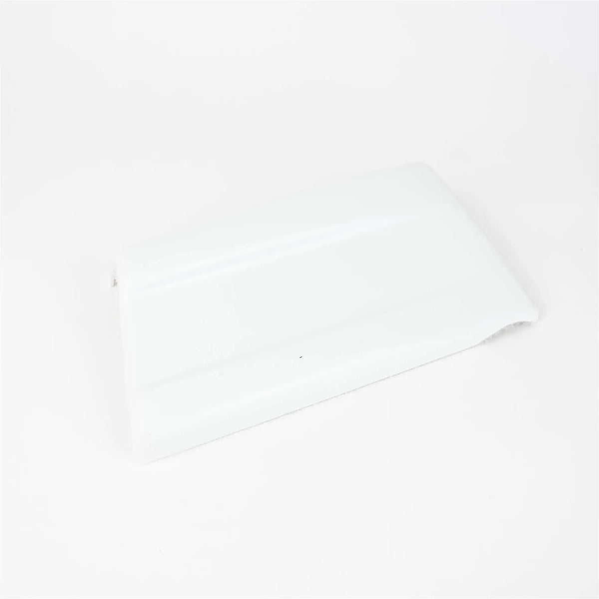 A white Autoquest motorhome offside rear skirt cap.