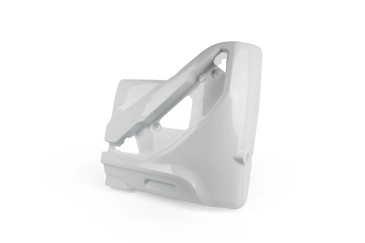 A white Dethleffs motorhome offside lamp holder.