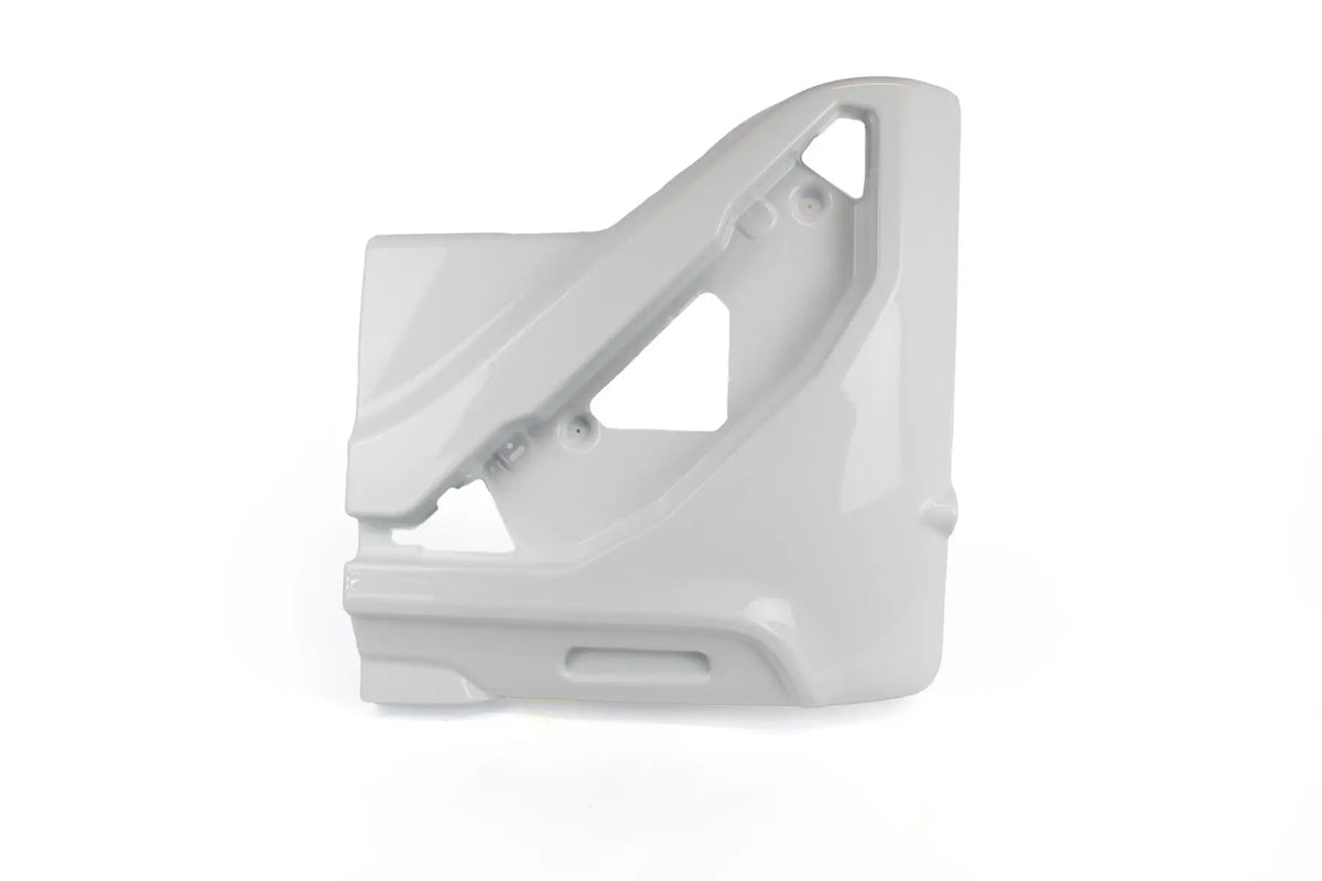 A white Dethleffs motorhome offside lamp holder.