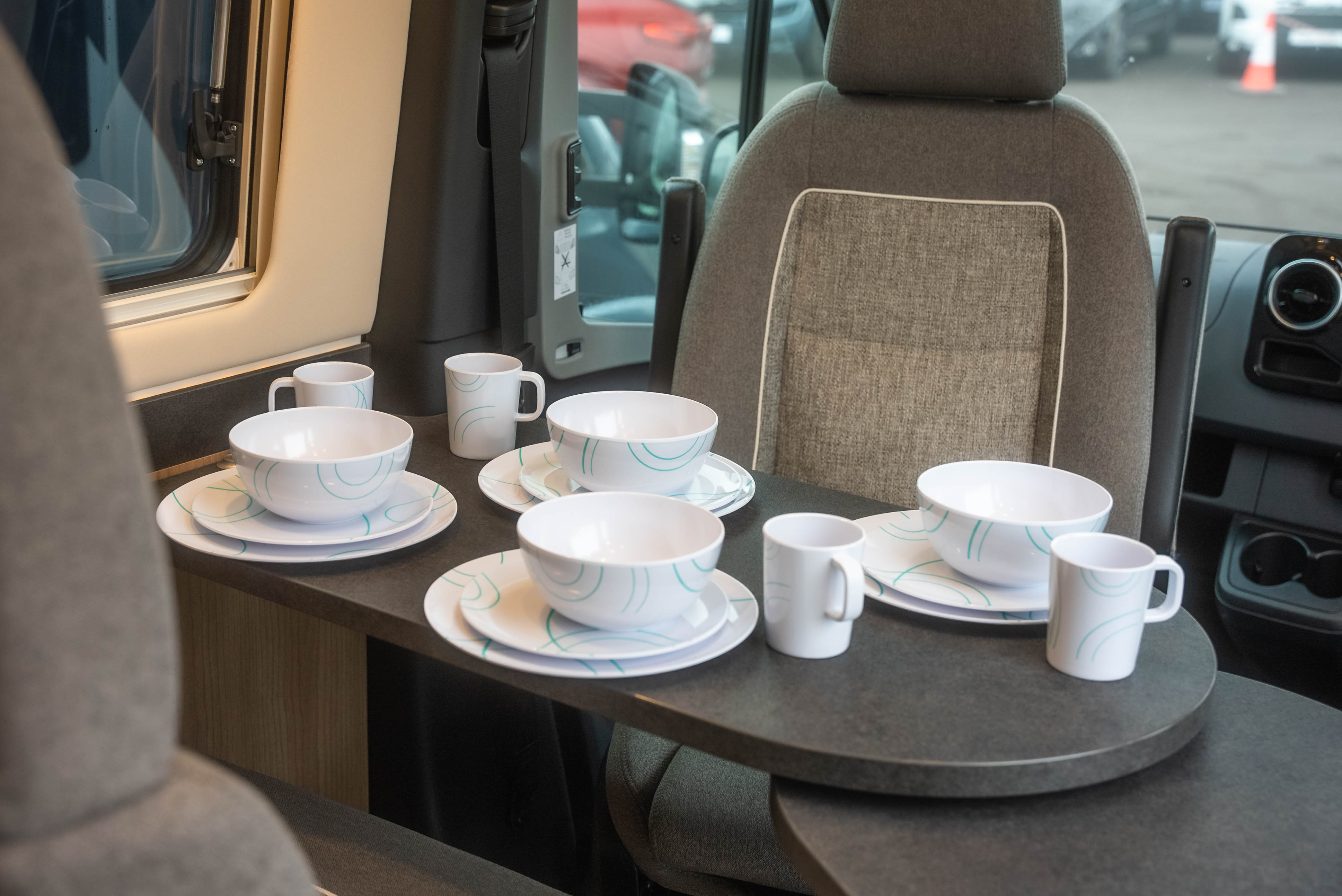 Swirl' 16 Piece Dining Set