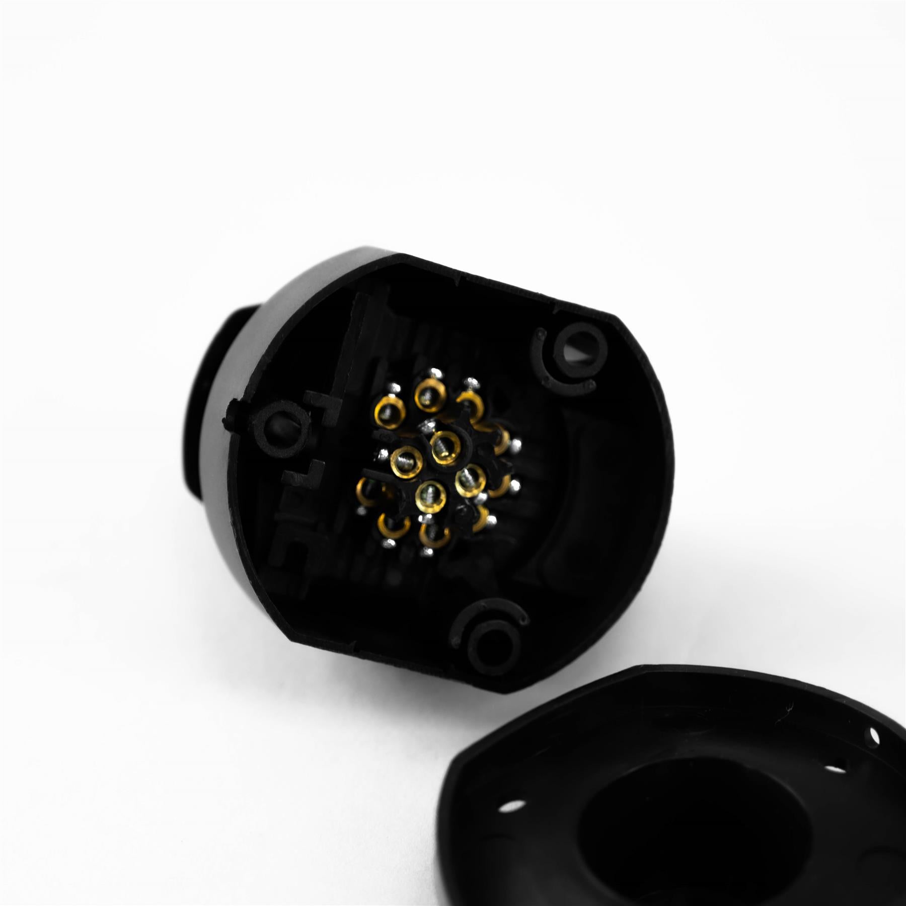 13 pin towing socket