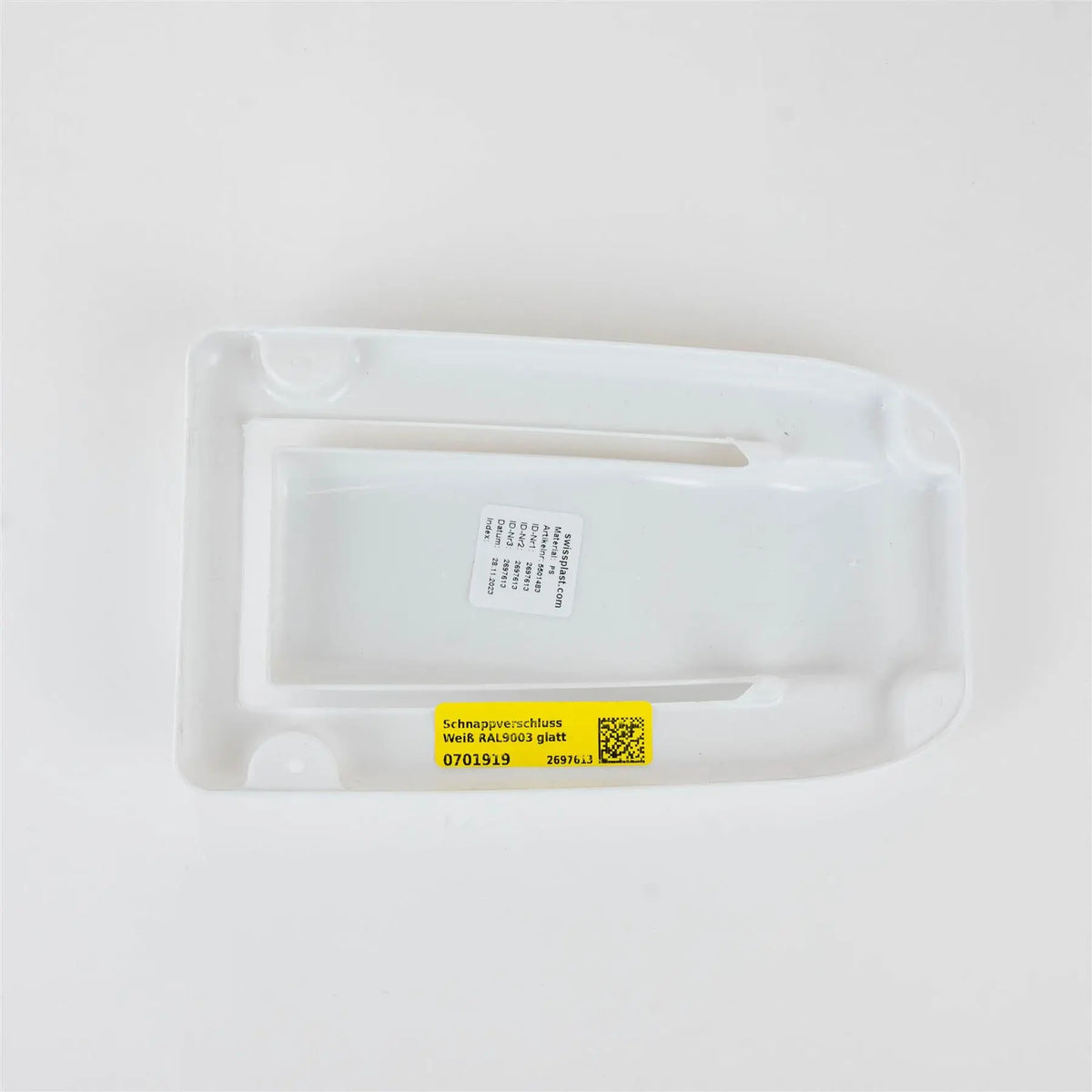 A white Dethleffs/Sunlight snap fastener.