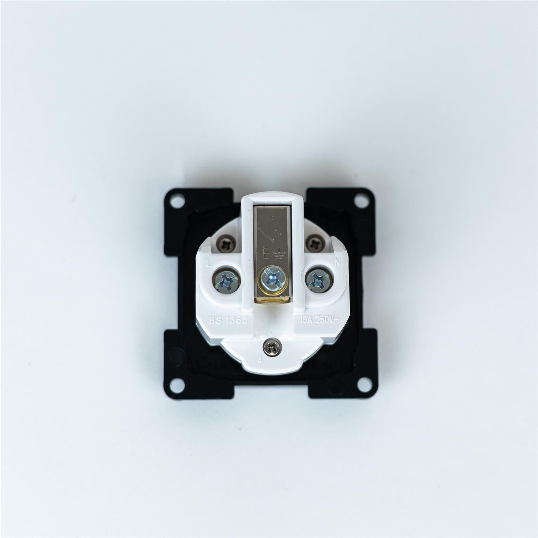 C-Line 13 Amp Socket