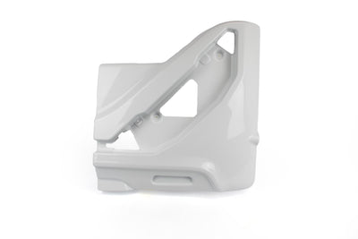 A white Dethleffs motorhome offside lamp holder.