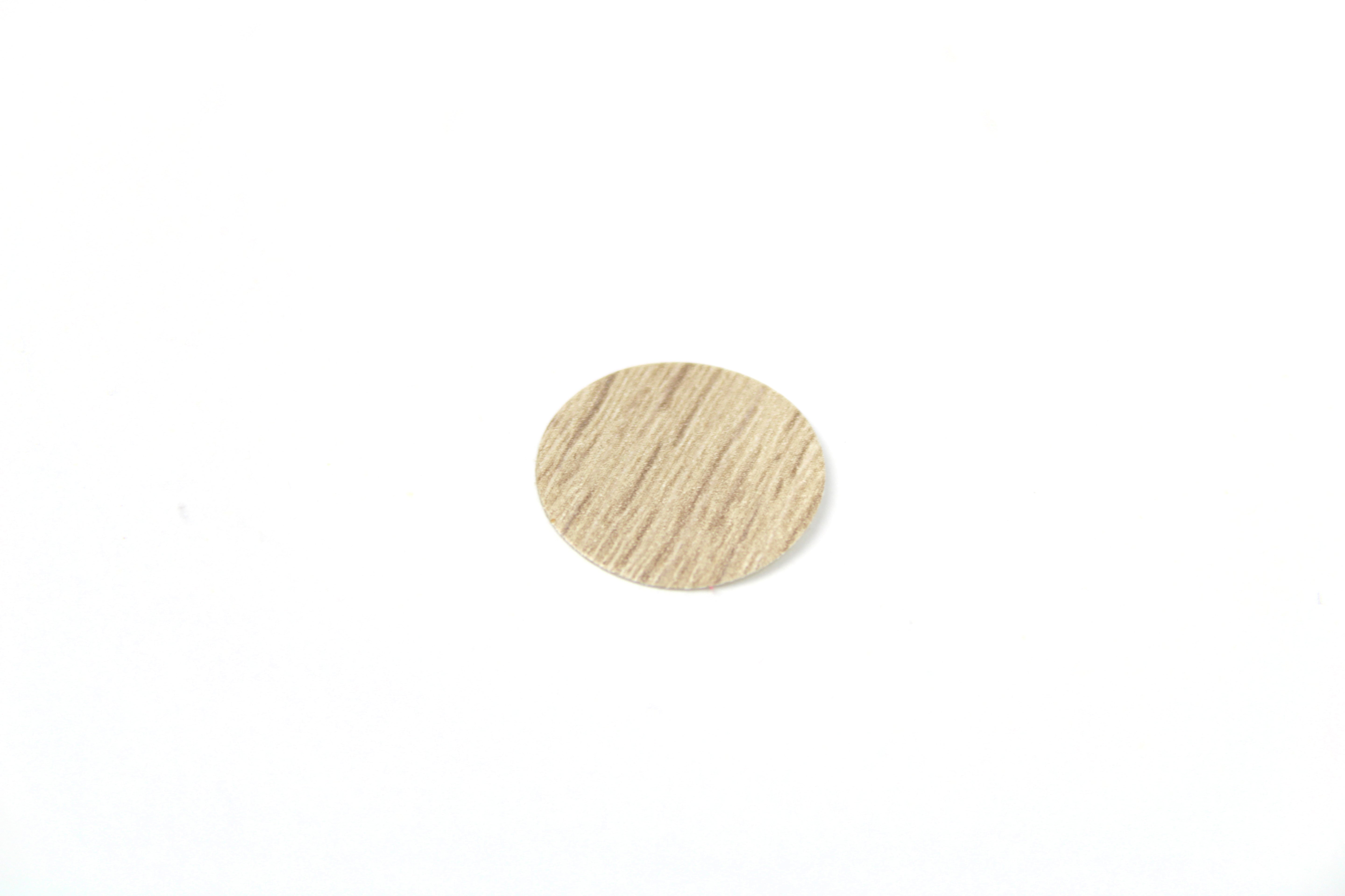 Oak paper dot with a white background