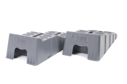 Two grey levels on a white background